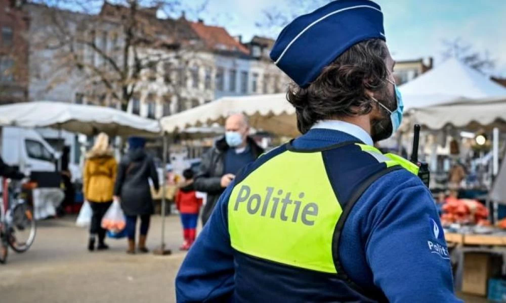 Βέλγιο: Αντί για...κάλαντα η αστυνομία θα χτυπήσει πόρτες τα Χριστούγεννα